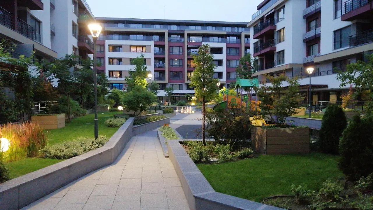 Apartament Двустаен Апартамент В Смирненски. До Селената