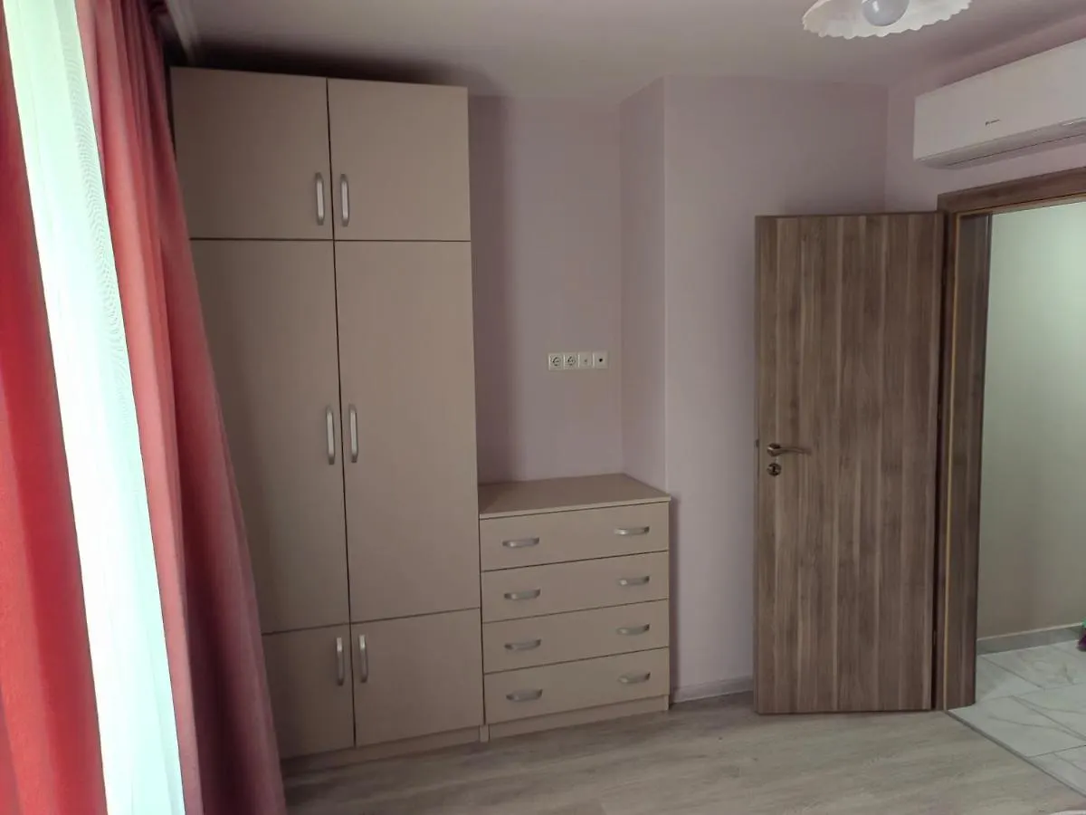 Двустаен Апартамент В Смирненски. До Селената Apartament Płowdiw